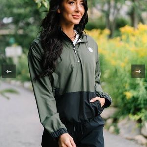 Zyia forest patch pocket 1/4 zip, size medium